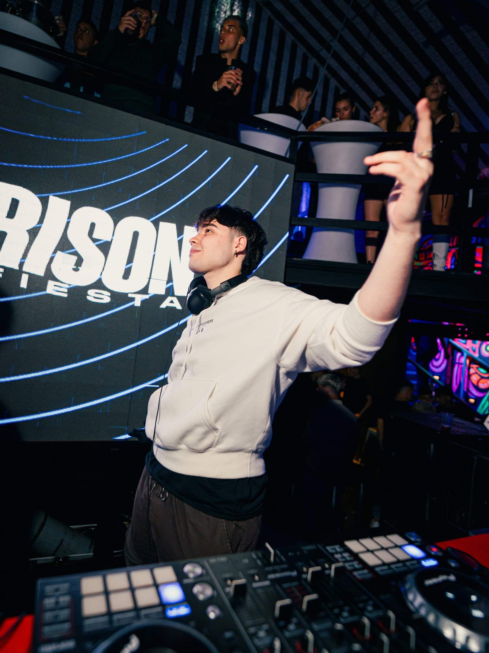 DJ TRICK en el escenario de Parison